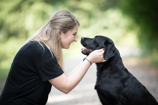Kerstin Quast hat ihre Hundeschule Vollzeit4Beiner, die sich auf berufstätige Hundebesitzer konzentriert, sowohl offline als auch – coronabedingt – online aufgebaut. | Foto: Celia Ritzberger