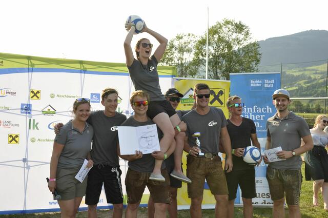 Nach einem nervenaufreibenden Finale holten sich die jungen Burschen und Mädels der Landjugend Piesendorf den Sieg und krönten sich zum Landesmeister in der Kategorie Fußball gemischt. | Foto: Landjugend Salzburg