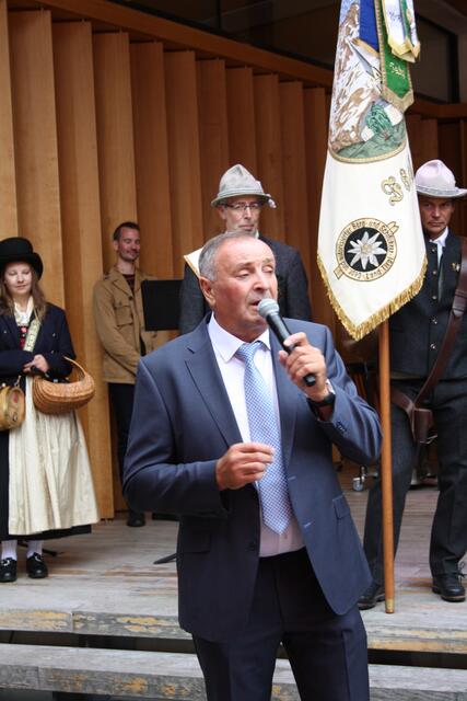 Vizebürgermeister Emil Zangerl überbrachte Grußworte.   | Foto: Elisabeth Zangerl