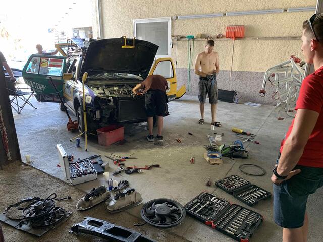 Lüfterumbau in der Hinterhofgarage nahe Grenoble (Fankreich)