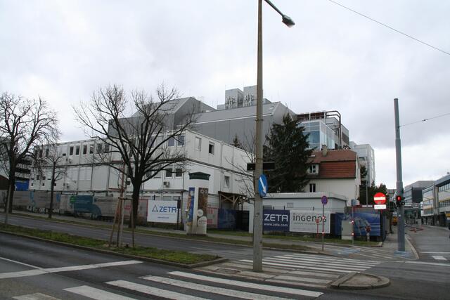 Auf der Altmannsdorfer Straße wird nachts gearbeitet. | Foto: Karl Pufler