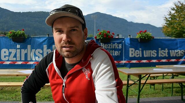 Platzsprecher und Sportmoderator Florian Schön. | Foto: Schwaighofer