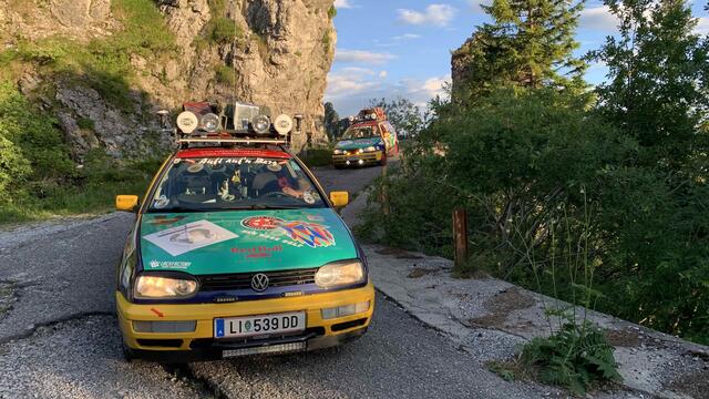 Enge Straße in den Lombardischen Alpen