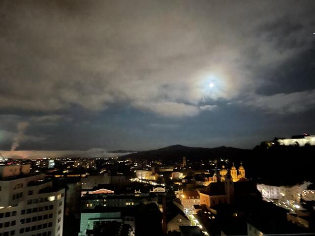 Laibach bei Nacht – die Stadt hat rund 290.000 Einwohner und ist auf jeden Fall einen Besuch wert.