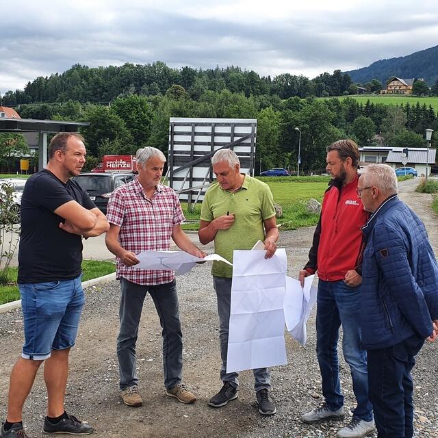 Bürgermeister Gottfried Reif und Co. sind stolz auf die gute Entwicklung der Marktgemeinde Scheifling.