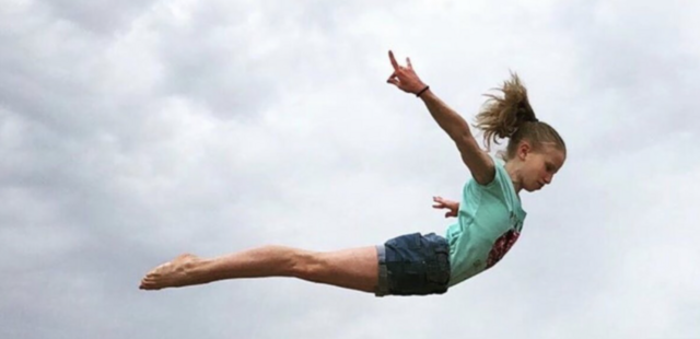 Die fliegende Hanna Reiter sorgt für Furore. Nicht nur in Mooskirchen. | Foto: KK