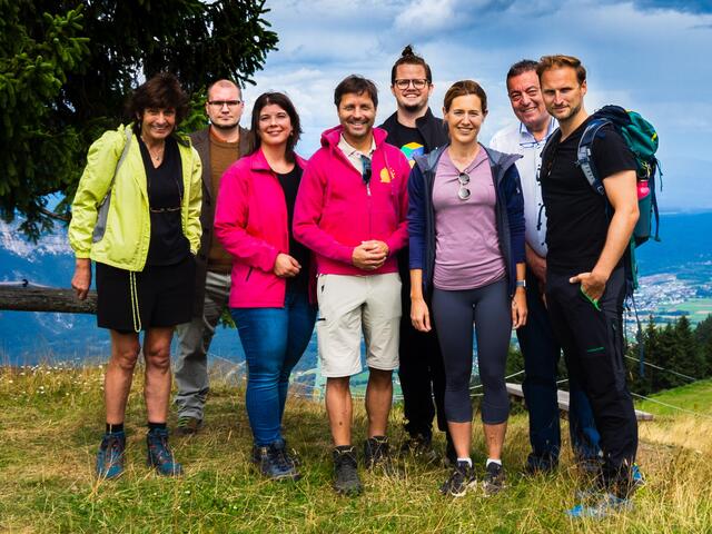 Hilda Fanta, Manuel Glader, Landesgeschäftsführerin Verena Polzer, Landessprecher Markus Unterdorfer-Morgenstern, JUNOS-Landesvorsitzender Sebastian Werkl, EU-Abgeordnete Claudia Gamon, Heimo Kometter und NEOS Klagenfurt Rathausklubobmann Janos Juvan (von links) | Foto: NEOS 