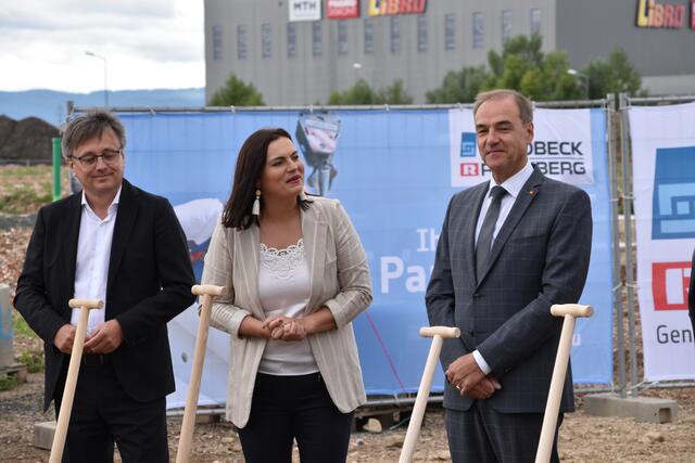 "Betriebsansiedelungen sind wichtige Investitionen in unseren Bezirk", so LH-Stv. Astrid Eisenkopf beim Spatenstich. | Foto: Angelika Illedits