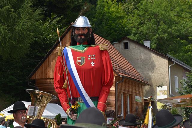 Der Samson von Murau machte den anwesenden Gästen mit seinem Tanz die Aufwartung.