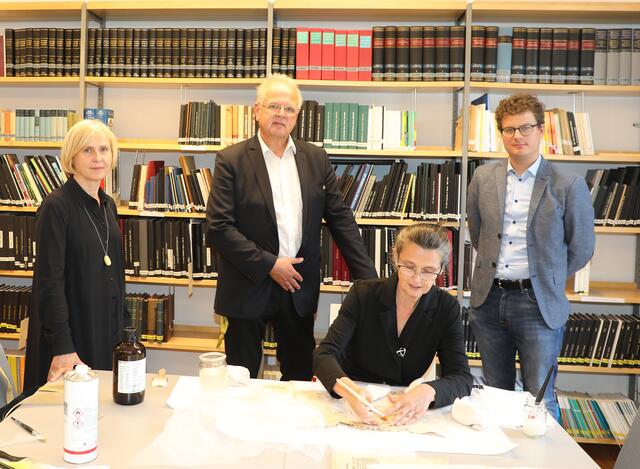 Doris Denk, BA (Bereichsleiterin Bildung, Kultur und Tourismus), Bürgermeister Dr. Reinhard Resch, MSc, Dr.in Patricia Engel, Haberler-Maier Daniel, MA (von links) | Foto: Stadt krems