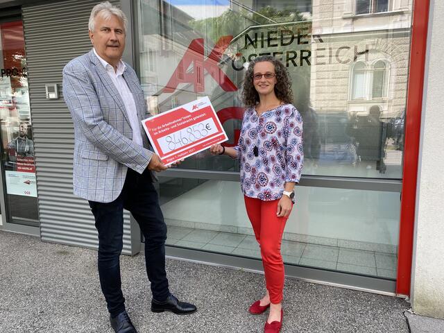 AK Niederösterreich-Vizepräsident Peter Stattmann, AK Krems Leiterin Soris schartner | Foto: privat