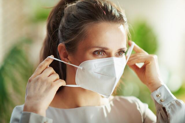Ab sofort gilt in den Landesspitälern die FFP2-Maskenpflicht. Weiterhin bleibt es bei der Beschränkung der Besucherzahlen. | Foto: stock.adobe.com/Alliance