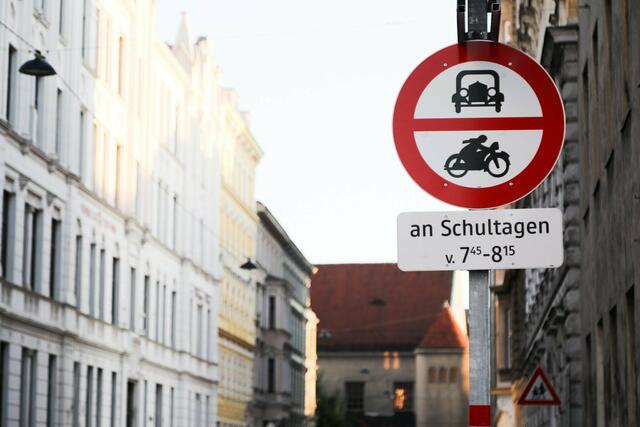 In den Wiener Schulstraßen gilt an Schultagen ein Fahrverbot vor bzw. nach Schulbeginn.  | Foto: Mobilitätsagentur Wien/Christian Fürthner