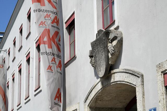 In der AK-Bezirksstelle Wels können Ratsuchende auch ihre Gehalts- und Lohnzettel sowie Endabrechnungen überprüfen lassen. | Foto: Wolfgang Spitzbart, AK OÖ