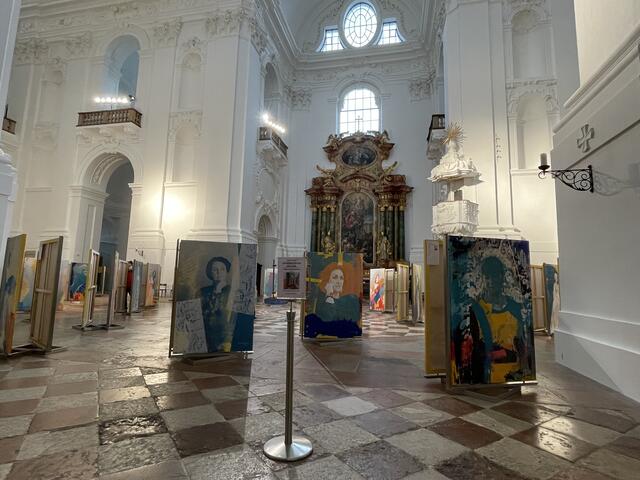 Die Ausstellung und Klanginstallation von Martina Stock in der Kollegienkirche.  | Foto: sm