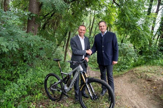 Tourismus- und Sportlandesrat Jochen Danninger und der Landwirtschaftskammerpräsident Johannes Schmuckenschlager  | Foto: Robert Herbst