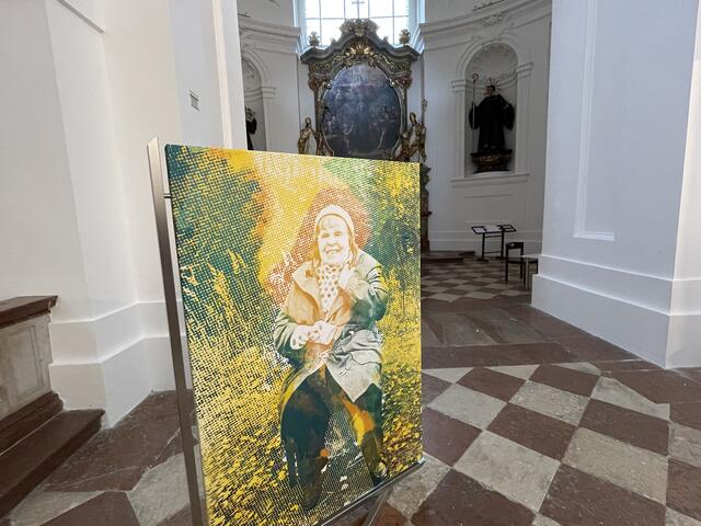 Die Bilder zeigen Frauen, die auf der Bühne oder hinter der Bühne der Festspiele wirkten.  | Foto: sm