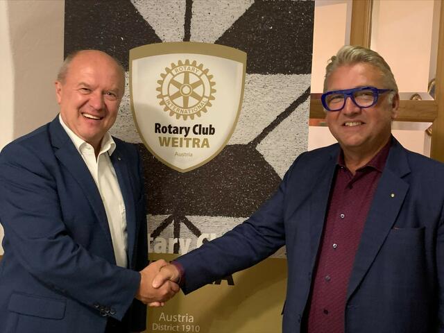 Präsident des Rotaryclubs Weitra Johann Pollak und Karl Bauer. | Foto: Rotaryclub Weitra