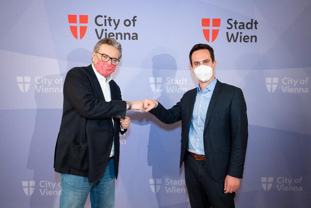 Gesundheitsstadtrat Peter Hacker (SPÖ) und Bildungsstadtrat Christoph Wiederkehr (Neos) sind sicher: "Wir sind gewappnet für den Schulstart!" | Foto: David Bohmann/PID