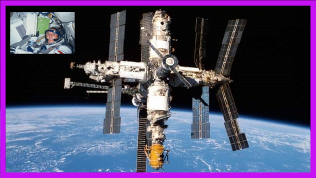 Die ehemalige sowjetische Raumstation MIR im Orbit um die Erde (mittlerweile "kontrolliert" im Pazifik abgestürzt).