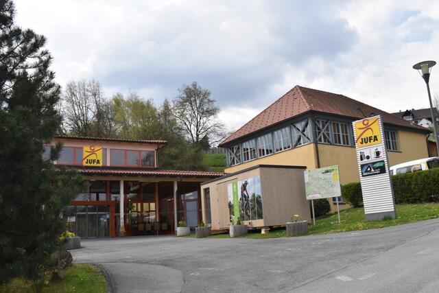 Am Fuße der Burg überzeugt auch das JUFA-Hotel in Deutschlandsberg. | Foto: Michl