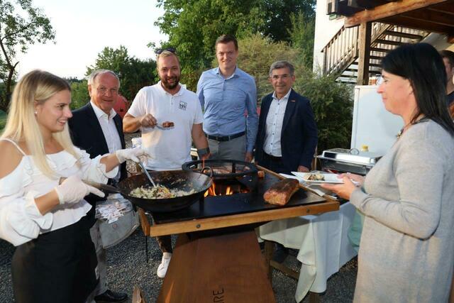Johann Kaufmann (4.v.l.) unter anderem mit Franz Fartek (2.v.r.) und Josef Ober (2.v.l.).  | Foto: WOCHE