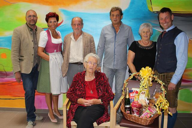 Bei der Gratulation von Cäcilia Baksa (90 Jahre alt). | Foto: Gemeinde Mariapfarr