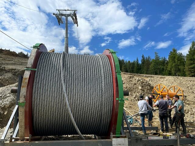 Die Kabeltrommeln für den Kreischberg wiegen über 40 Tonnen. | Foto: KB