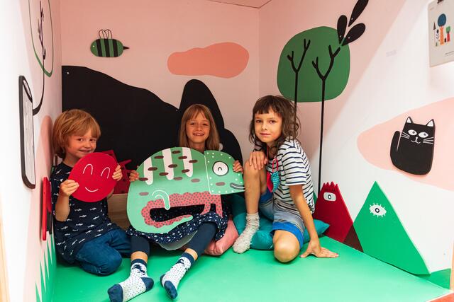 In der interaktiven Ausstellung werden Bücher real.  | Foto: Karin Wernig