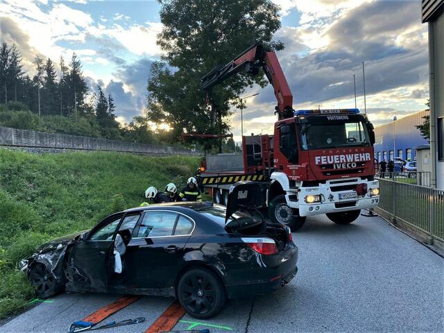 In der Voitsberger Ruhmannstraße ereignete sich am Freitag Abend ein schwerer Unfall | Foto: FF Voitsberg