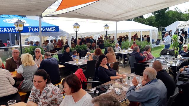 volles Haus im Cup&amp;Cino Markt Sankt Martin