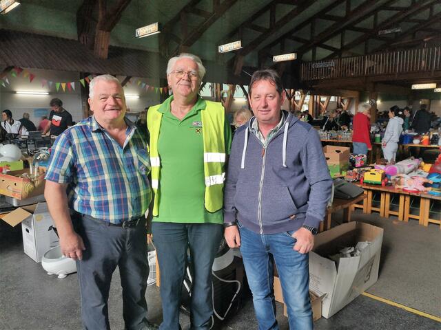 ÖKB - Obmann Alois  Langbauer  ( Mitte ) konnte zahlreiche Besucher in der Rittscheintalhalle begrüssen 