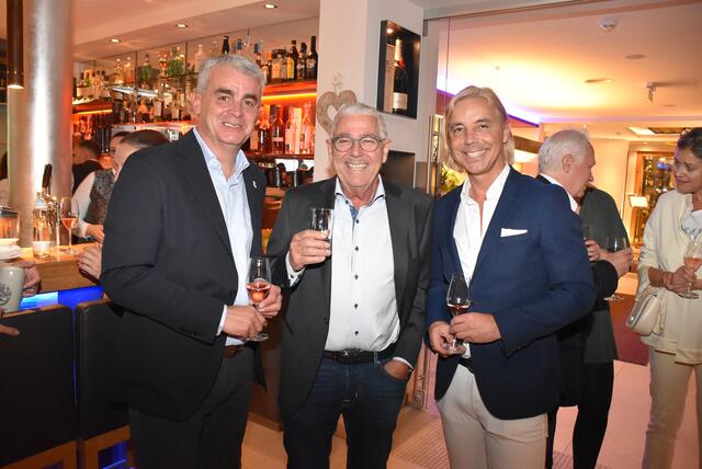 SSAG-Aufsichtsratsvorsitzender Jürgen Kurz, Hotelier Hans von der Thannen und TVB Geschäftsführer Andreas Steibl (v.li.) | Foto: Föger/TT