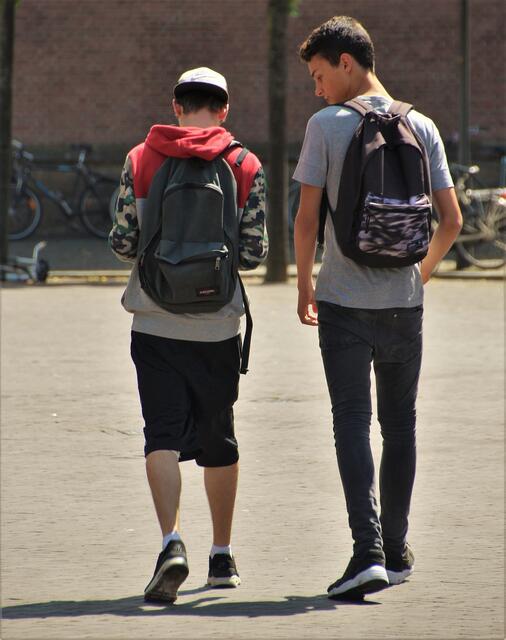Zu Fuß oder mit dem Fahrrad zur Schule. Das wäre ein wertvoller Beitrag der Schülerinnen und Schüler zum Umweltschutz. Demonstrieren allein bringt uns beim Klimaschutz nicht weiter. | Foto: pixabay.com