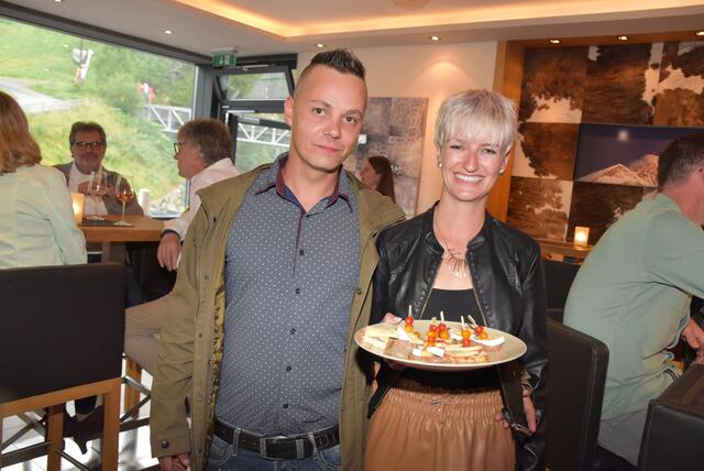 Die Hüttenwirte der Ascherhütte: Daniel und Nadine Schütz (v.li.) | Foto: Föger/TT