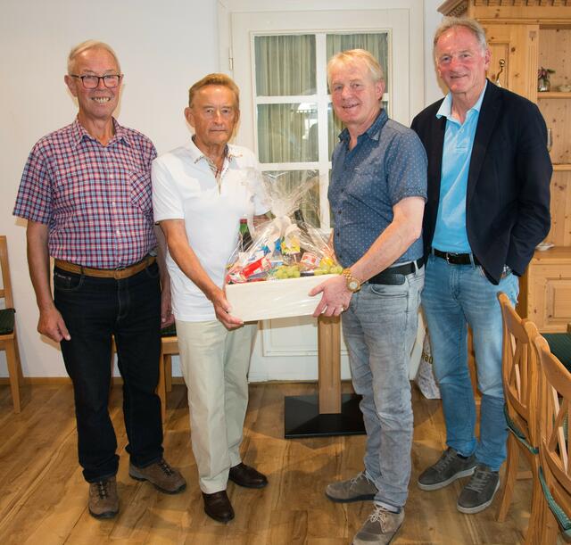 Obmann Franz Heigl, sein Vorgänger Erich Ensmann, Bezirksobmann Engelbert Halmer und Göstlings Bürgermeister Friedrich Fahrnberger | Foto: KOBV