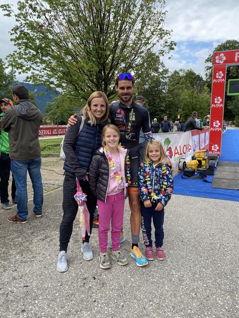 Marcus mit seiner Frau und den Kids. | Foto: Markus Reischauer