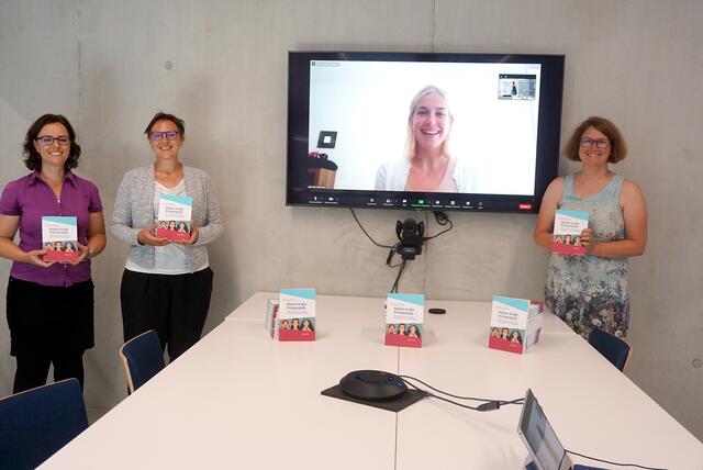 v.l.n.r.: Sabrina Gerth, Julia Festman, Maria Mairhofer und Christine Reiter präsentieren ihr neues Buch „Hören in der Primarstufe“
 | Foto: Pädagogische Hochschule Tirol (PHT)