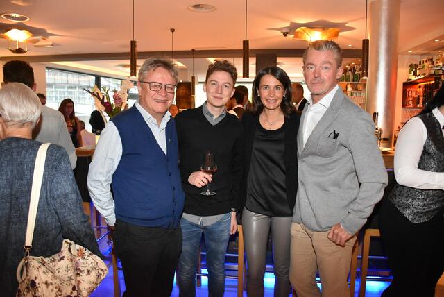 Der ehemalige TVB-Obmann Alfons Parth (li.) mit Sohn David und TVB-Obmann Alexander von der Thannen (re.) mit seiner Frau Melanie. | Foto: Föger/TT