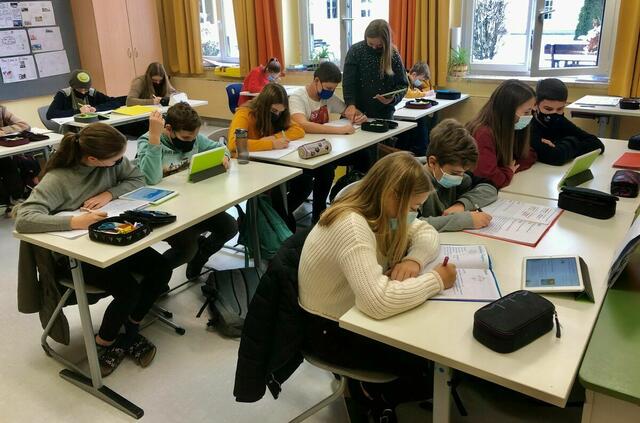 Da die Inzidenz an Wiener Schulen weiterhin hoch ist, müssen auch geimpfte Schüler zukünftig Corona-Tests erbringen. | Foto: KK