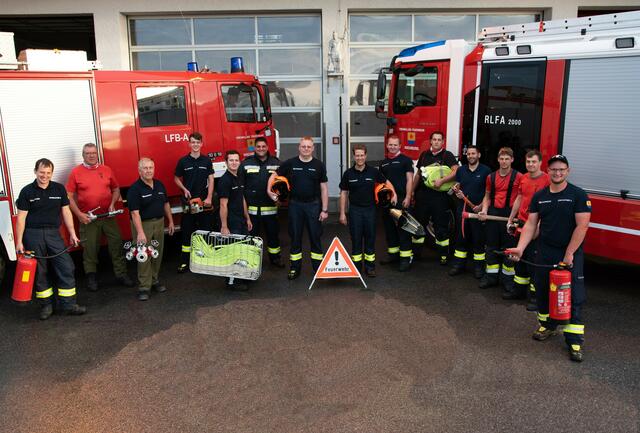 Die Feuerwehrmannschaft Hochburg. | Foto: BFKDO Braunau