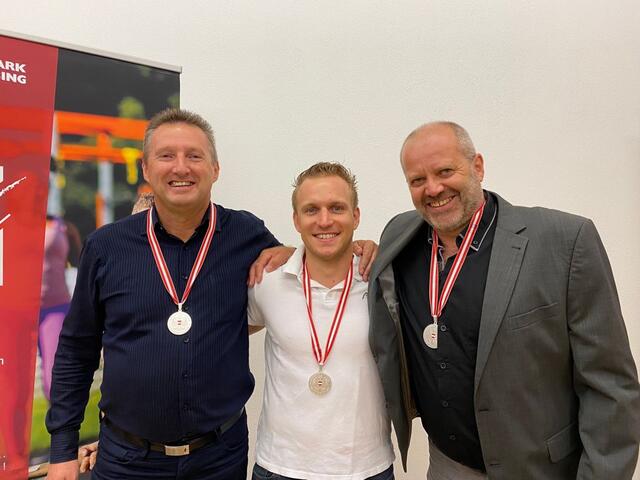 Rudi Anzenhofer, Pasquale Ruzicka und Thomas Wachter (v.l.) sicherten sich die Silbermedaille bei den Squash-Staatsmeisterschaften der Senioren. | Foto: SC RBR