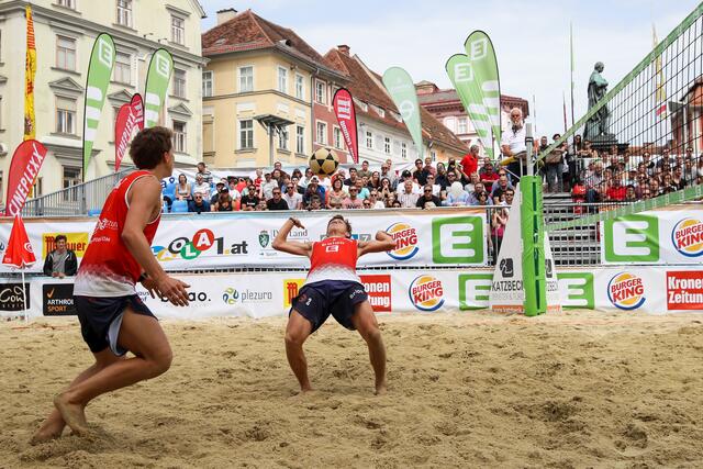 Körperbeherrschung auf höchstem Niveau ist notwendig, um Footvolley zu spielen. In Graz gab es schon zahlreiche Events.  | Foto: footvolleyverband austria
