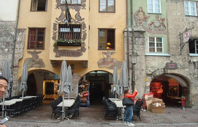 Nach 22 Jahren schließt die Fa. Furtner das Weinhaus Happ, im Oktober startet das neue Gastroprojekt "by Furtner" am Adolf-Pichler-Platz. | Foto: zvg