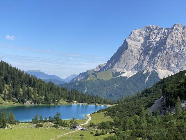 Richtig schön: Der Blick über den Seebensee zum Wettersteinmassiv. | Foto: Reichel