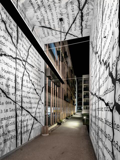 Claudia Fritz, Installationsansicht des Kunst am Bau Projekts „schwarz-weiß“, 2021