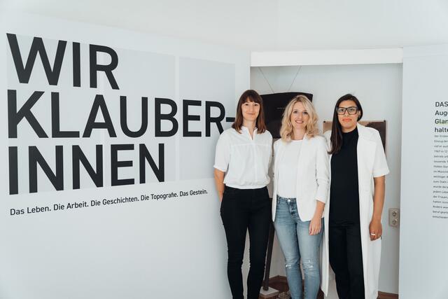 Karin Hojak-Talaber mit Sigrid Bürstmayr (l.) und Annabell Spötl (r.)  | Foto: Vinzent Trenkler
