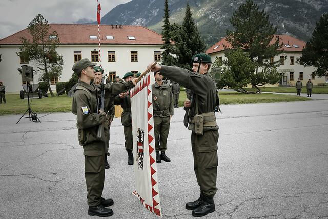 Treuegelöbnis: 40 Soldaten gelobten in der Pontlatz Kaserne der Republik und dem österreichischen Volk treu zu dienen. | Foto: Bundesheer, Vizeleutnant Gerhard Eller