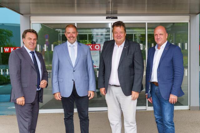 Starkes Team, gemeinsames Ziel: WKNÖ-Präsident Wolfgang Ecker (l.) und AKNÖ-Präsident Markus Wieser (r.) mit den LABAB-Vorsitzenden Stefan Gratzl und Robert Hörmann (Mitte, v.l.). | Foto: Josef Bollwein