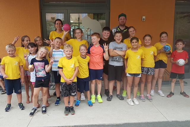 34 Kinder lernten im Rahmen der Camps im JUFA Deutschlandsberg den Handballsport näher kennen.  | Foto: KK